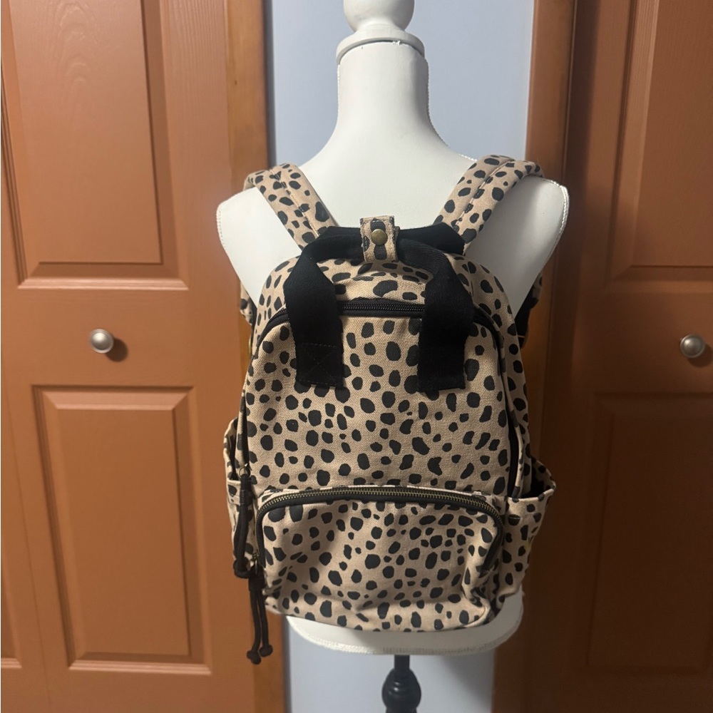 Universal Thread Black Fabric Labeled Interior